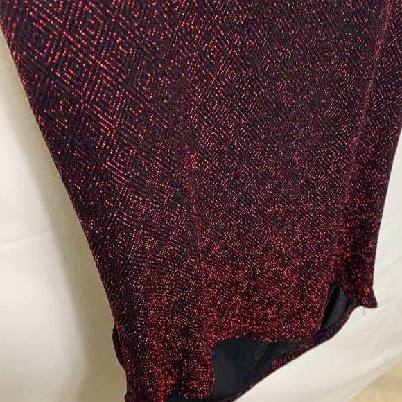 SUZY SHIER | Metallic Shimmer Sleeveless Blouse - Picture 5 of 9